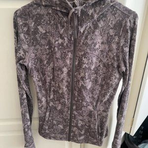 Lululemon HOODED DEFINE JACKET NULU
Hideaway Camo Lunar Rock Multi
Size 8